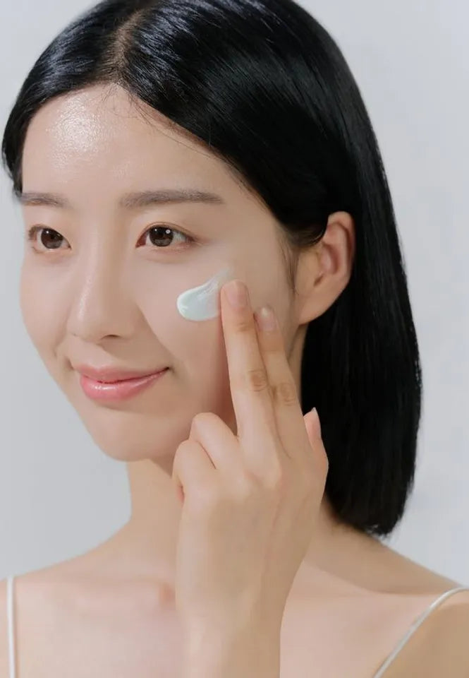 [SKIN1004] Madagascar Centella Hyalu-Cica Water-Fit Sun Serum SPF50+ PA++++